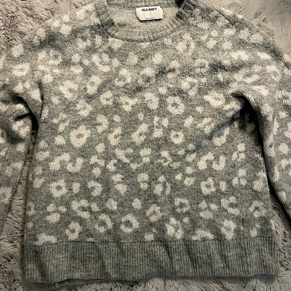 Gray leopard print fuzzy sweater!